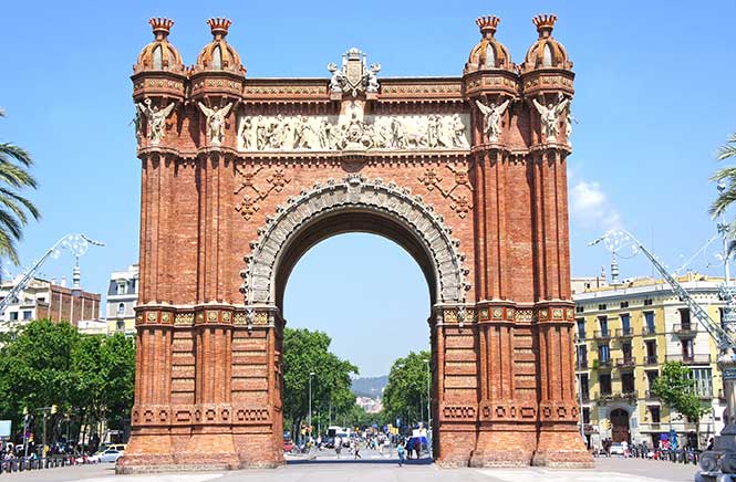 Fly Drive Barcelona Ontdek de Perfecte Mix van Cultuur, Kust en Natuur 4