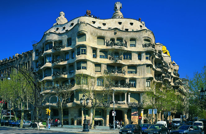 Fly Drive Barcelona en de Pyreneeën Cultuur Bergen en Prachtige Uitzichten