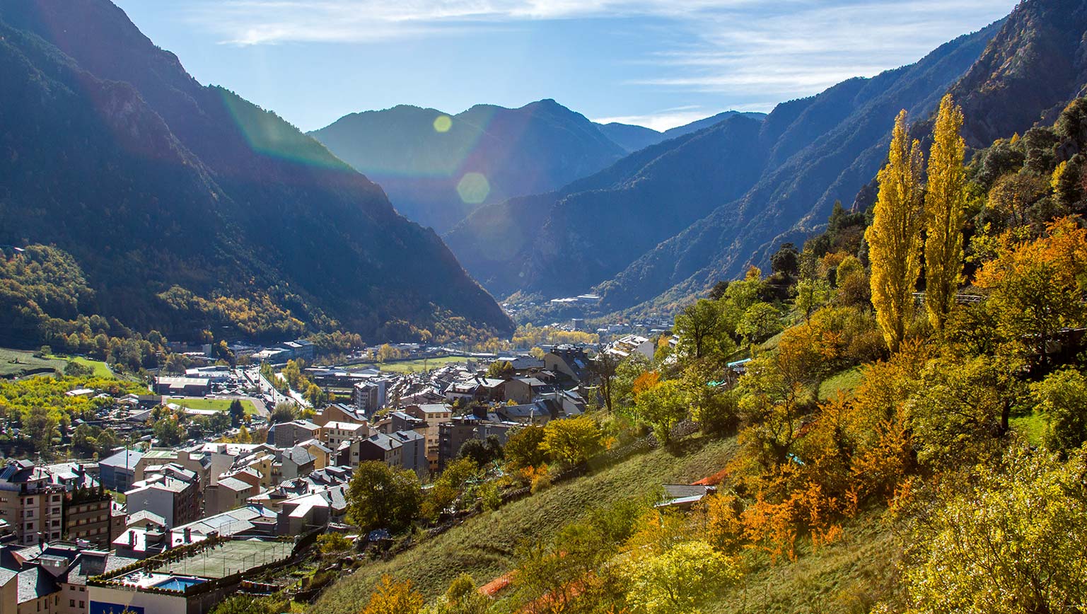 Fly Drive Paradores Verken de PyreneeÃ«n en Hun Omgeving in Stijl en Luxe